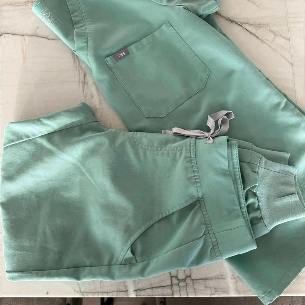 Figs scrubs in Jade
